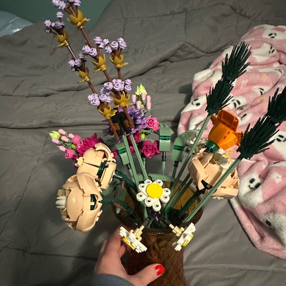 LEGO Flowers - Picture 2 of 3